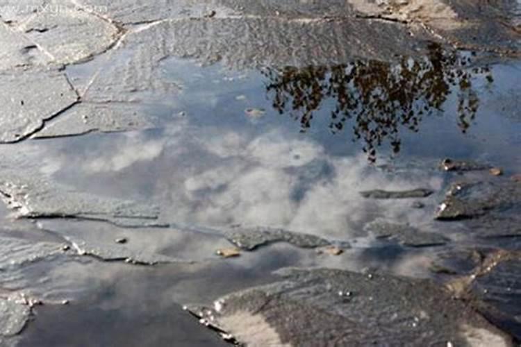 梦见水洒地上的预兆