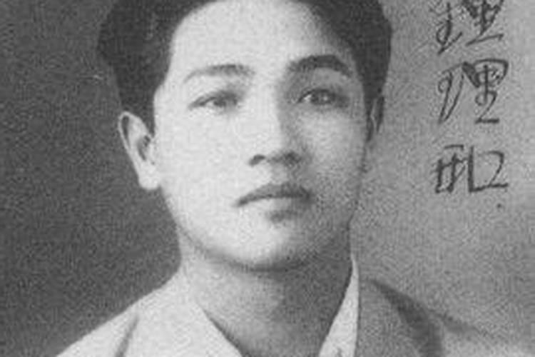 农历1988年12月15日辰时8点出生,求大师算命
