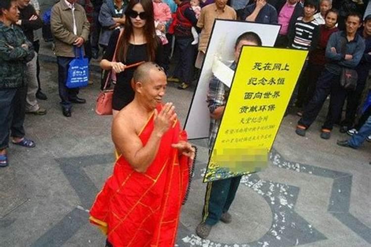 孕妇梦见自己生了一个双眼皮而且还挺黑的一个小男孩