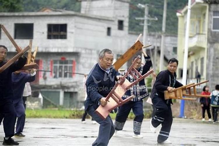 梦见表哥表嫂来我家吃饭的预兆