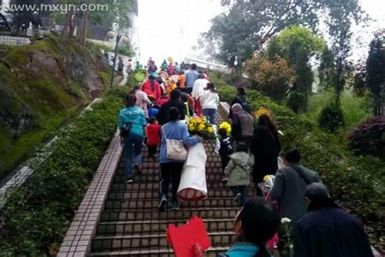 梦见厂里老板跑了,拿不到自己的工资