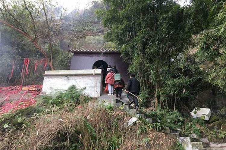 在四川过年放一捆柴屋里什么意思