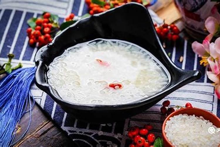 梦见和别人一起吃饭是什么预兆？