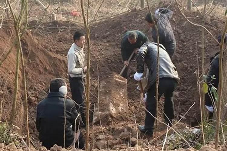师傅,我想问农历十月一前,适合迁坟的日子哪天好？