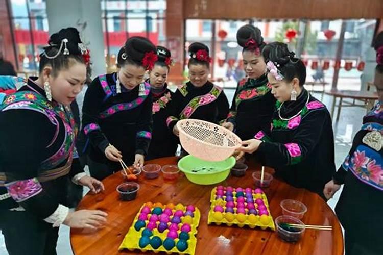算命先生说我有二婚命。会有个小老婆。小老婆是指岁数比我小很多吗？