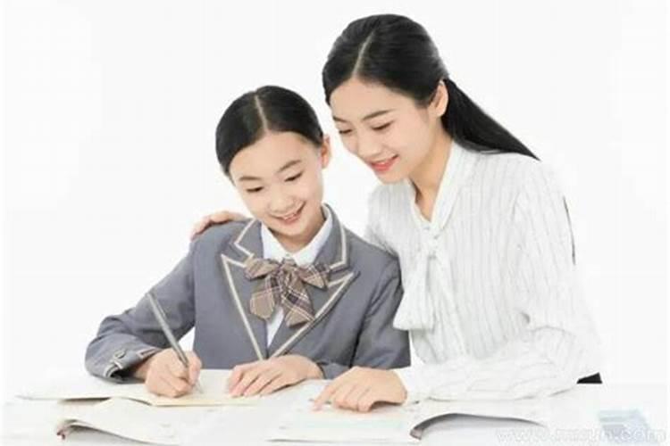 怀孕两个月就显肚子了 决定何时显怀的因素有哪些