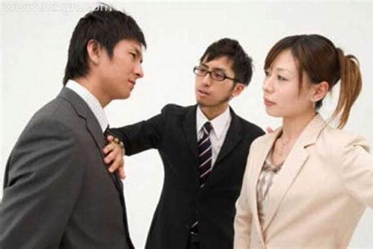 梦见领导和同事打伙和我吵架打架,是什么意思？