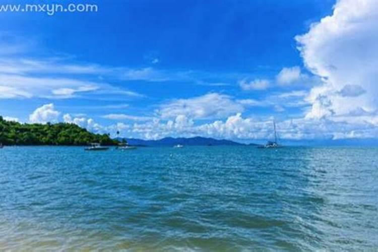 梦见海水波涛汹涌滚滚而来