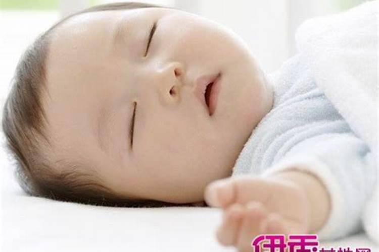 梦见一个朋友生了一个男孩～男孩个子特别高～