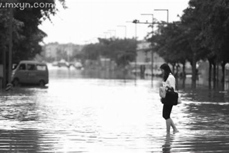 梦见大水把路淹了过不去