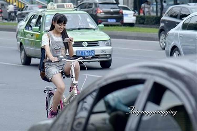 梦见己故奶奶的葬礼