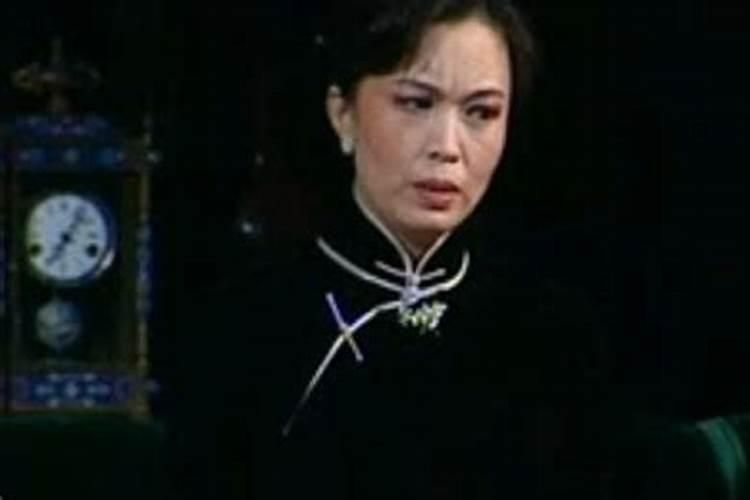 《雷雨》中命运最悲惨女子是如何被周朴园父子耽误一生的？