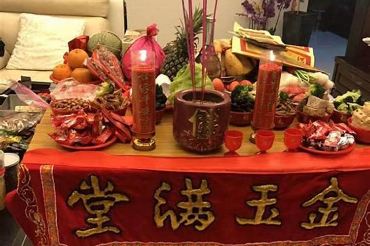 店里供财神烧香烧几根