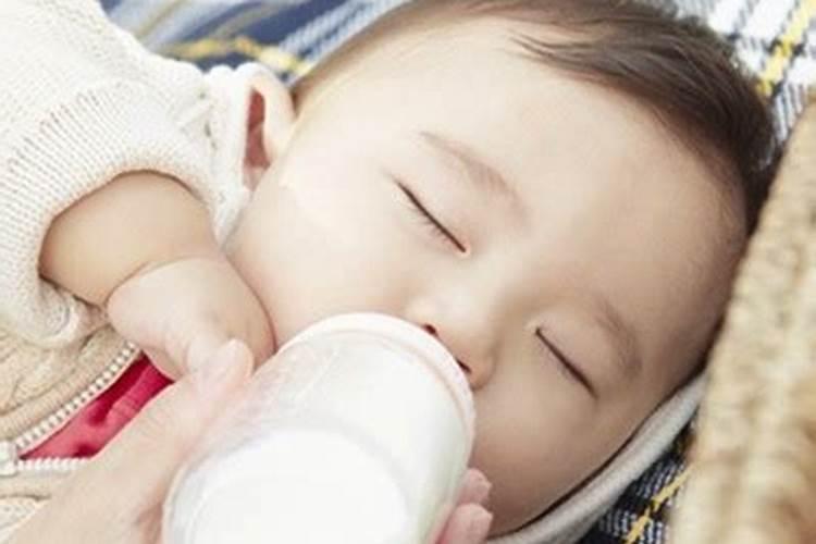 梦见小孩吐奶什么意思 梦见小孩吐奶的寓意