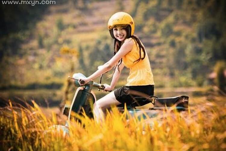 梦见骑摩托车带女人的预兆
