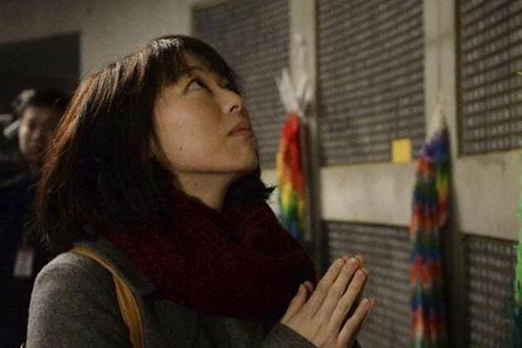 梦见去世的妈妈在哭是什么意思？