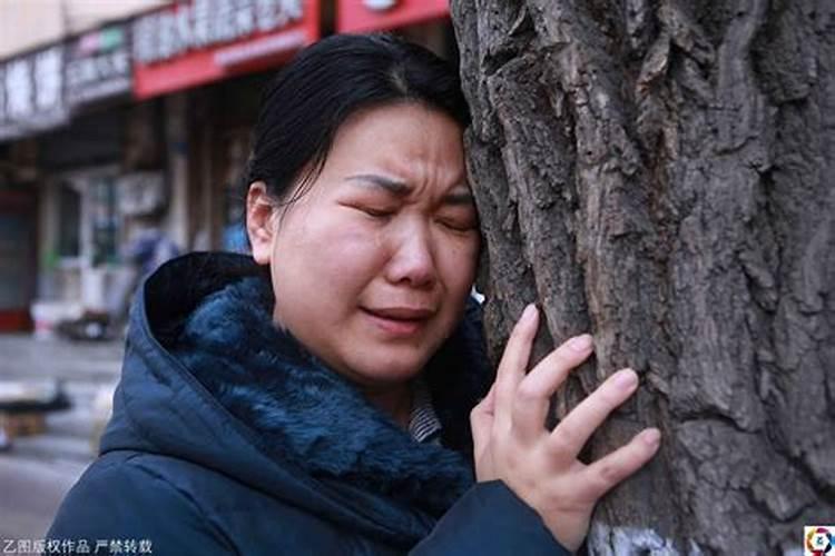 梦见去世的妈妈在哭的预兆