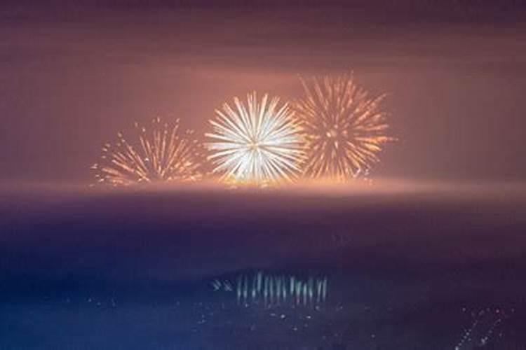 梦见烟花在空中炸响的预兆
