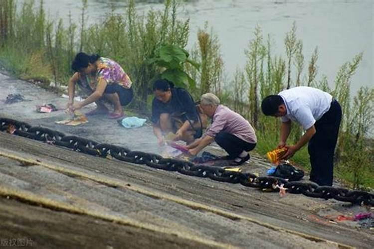 中元节给哪些人上坟 中元节给什么人上坟