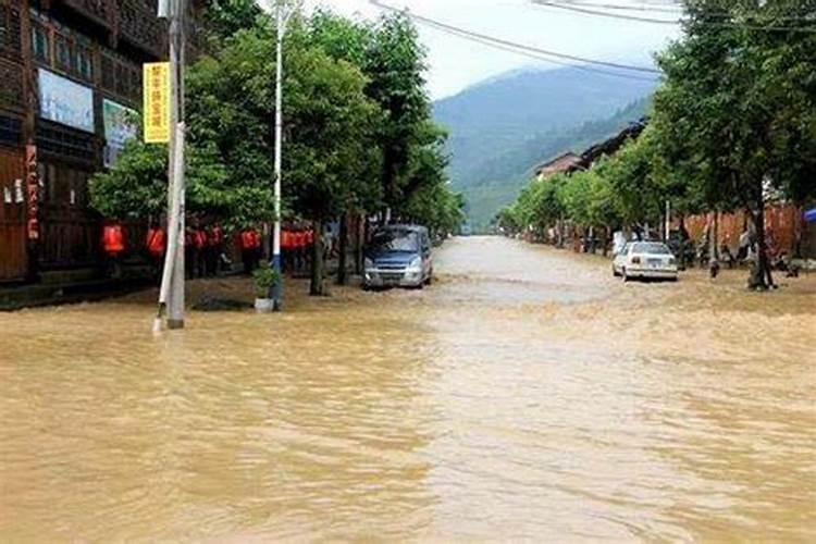 梦见发洪水是什么意思 做梦梦到发洪水的预兆