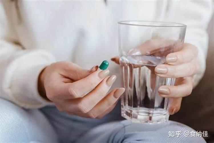 梦见吃药吞不下去