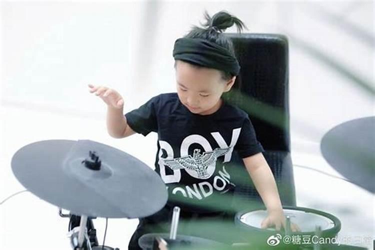 迷信说法小孩死后不用木箱子用水泥板是什么用意？
