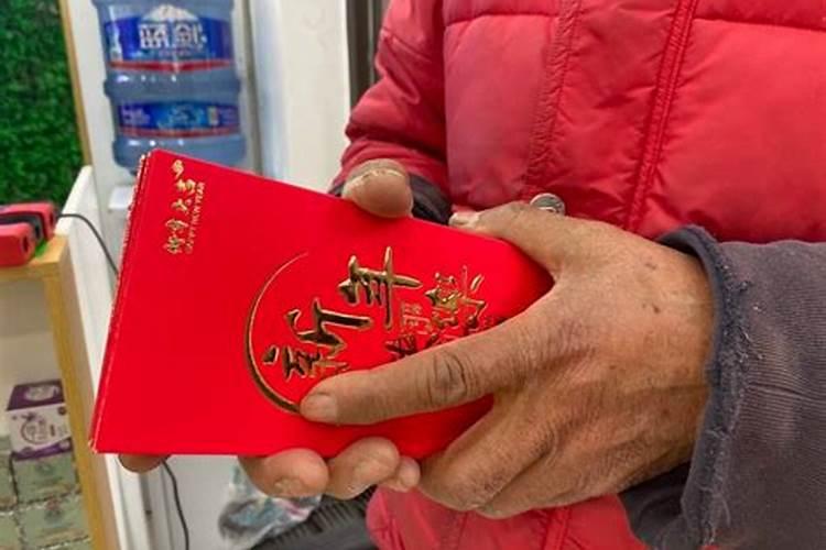 南阳是中国一个十分特别的地方,比如饺子这东西,传统饺子使用方皮或梯形...