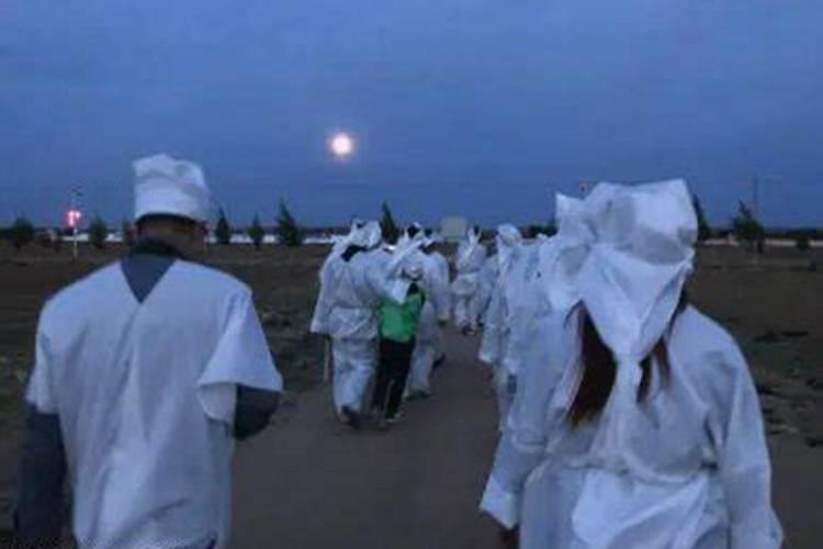 梦见自己的亲人穿着白孝衣的预兆