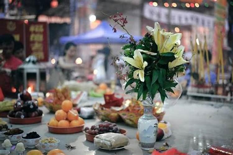 中元节上坟要不要带贡品 中元节上坟带贡品吗