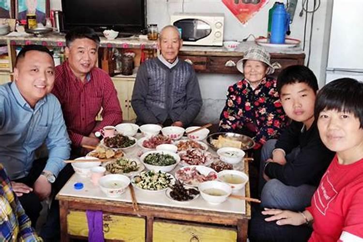 梦见去舅舅家吃饭