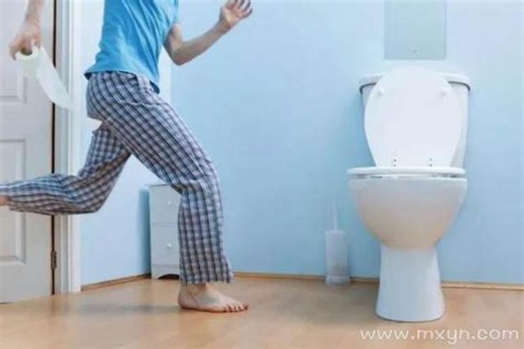 梦见自己拉屎有人看见的预兆