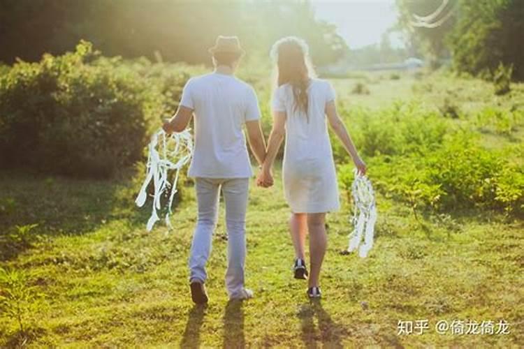 我离婚了做梦梦见一个男人跟着我然后我的前任吃醋了是什么意思？