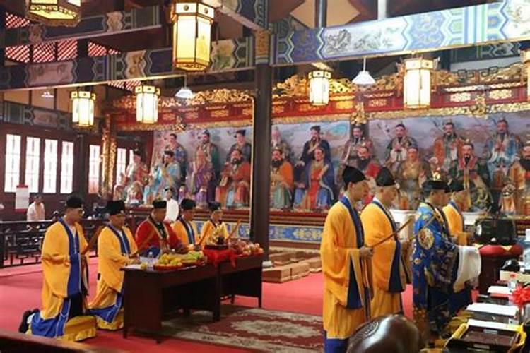 江西龙虎山有什么道教文物古迹,那里的天师府是千年道府,里面有什么文物...