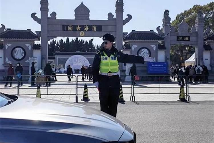 梦见女人和女人拥抱