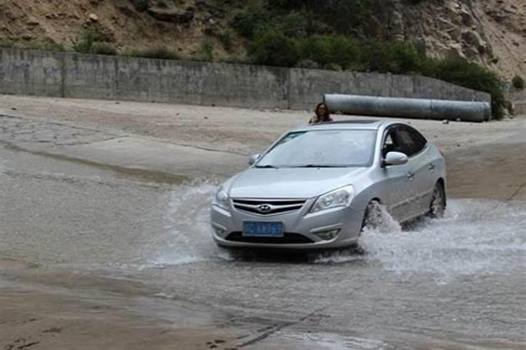 梦见梦骑自行车上班路上流水的预兆