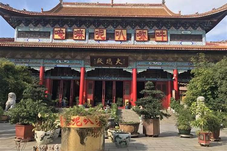 女人出家需要什么条件,还有出家人是怎么生活的？谢谢!