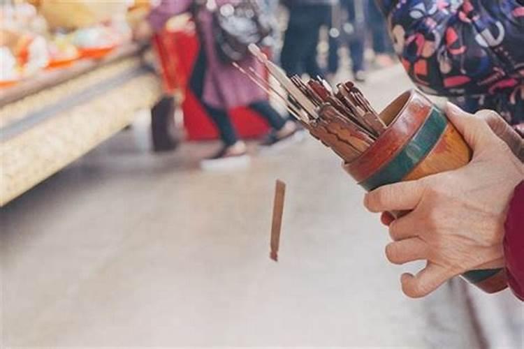 梦见两个女生喜欢我的预兆