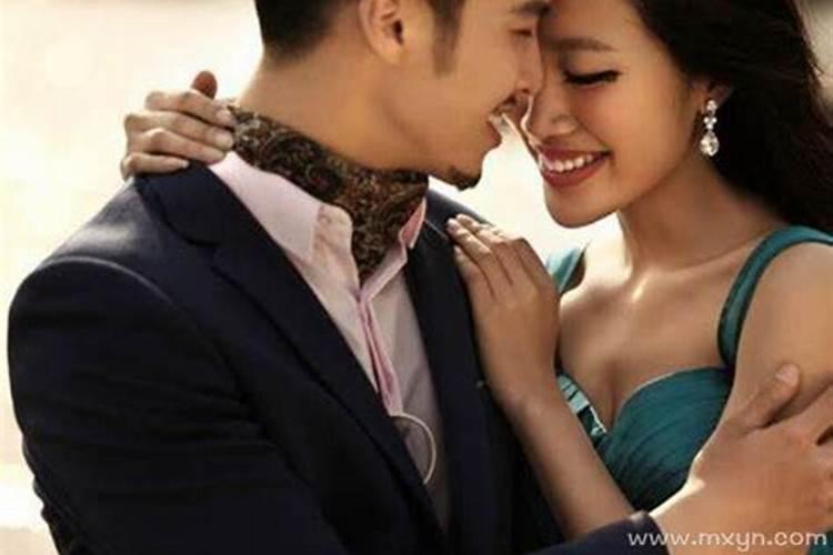 女人梦到自己出轨和别的男人亲热是什么意思？