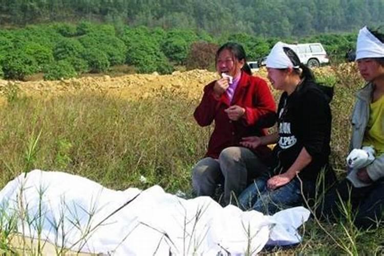 梦见许多死人和许多白布条的预兆