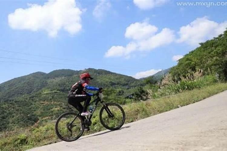 梦见自己骑车爬上陡坡路很险峻的预兆