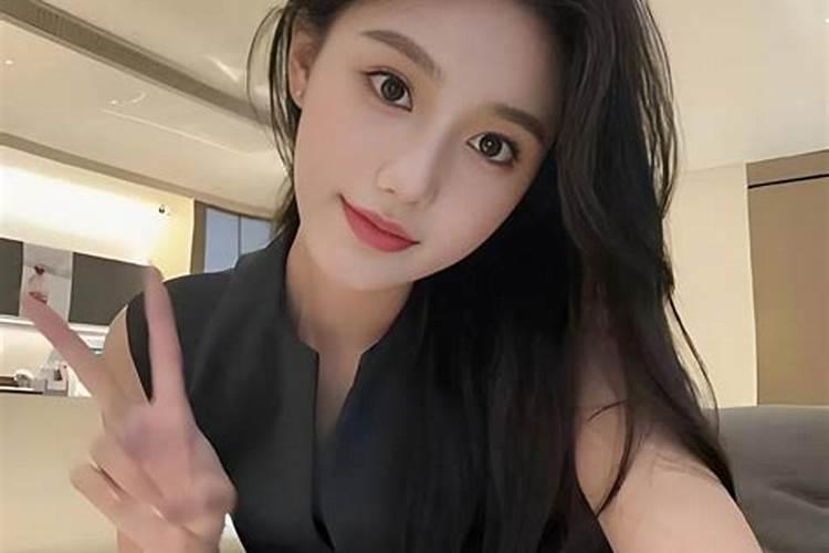 梦见狗咬住我的衣服不放是什么意思