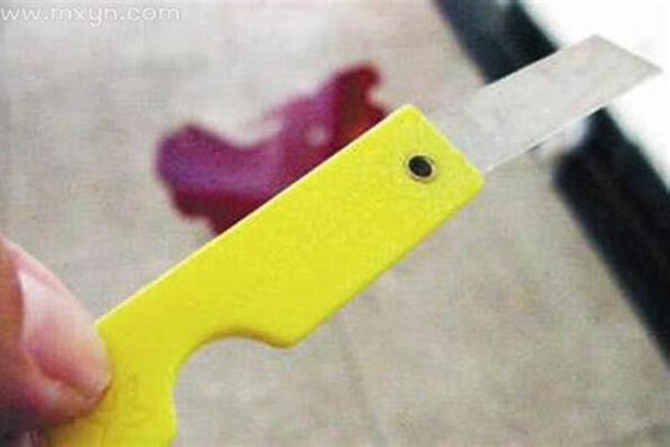 梦见自己手指被别人割破流血的预兆