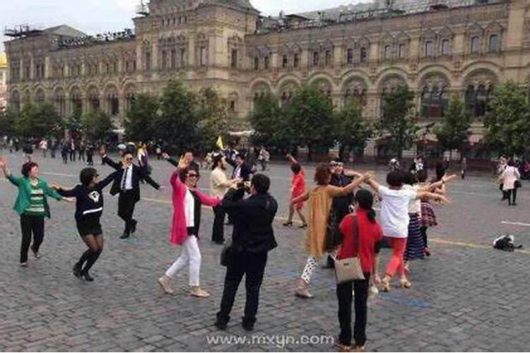 梦见看跳舞是什么意思？
