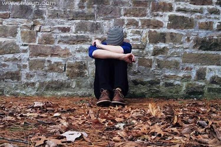 梦见在学校被人欺负是什么意思？
