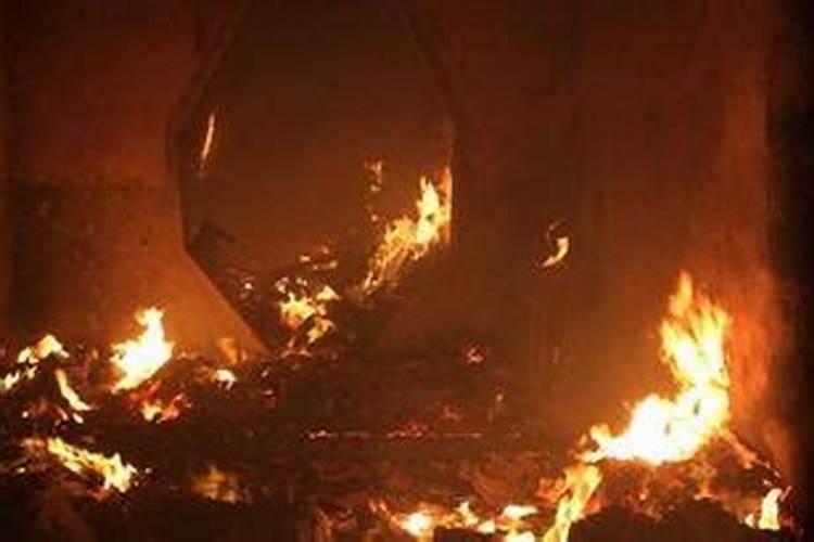 梦见别人家着火了,我帮忙给灭火呢!