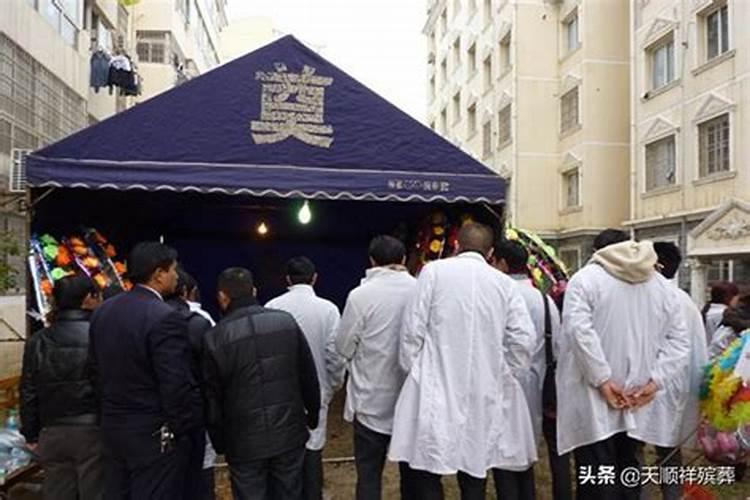 梦见好几口棺材一起出殡