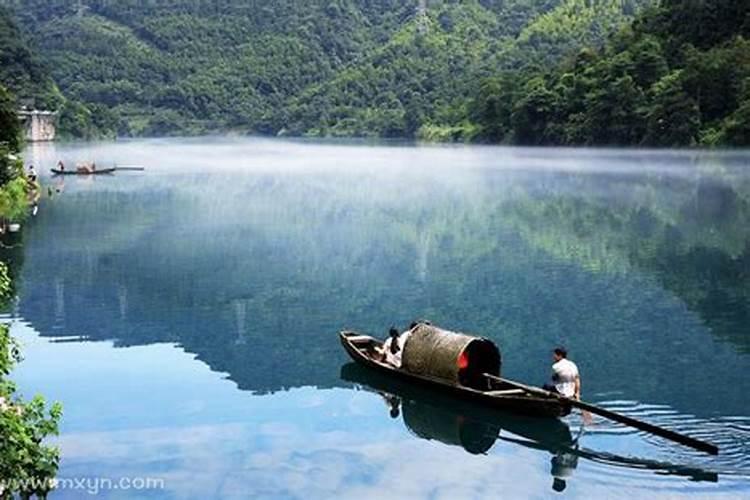梦见水很清澈见底是什么意思？