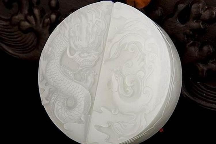翡翠龙凤配怎么佩戴