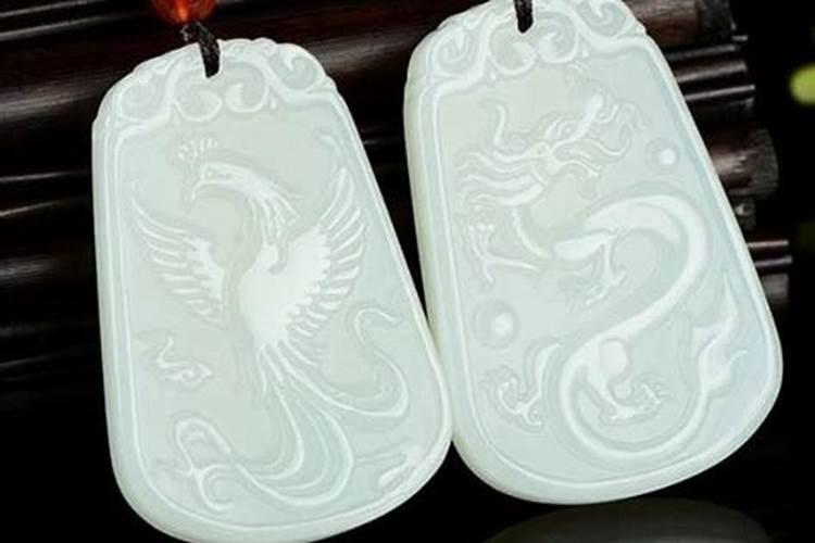 翡翠龙凤牌怎么戴