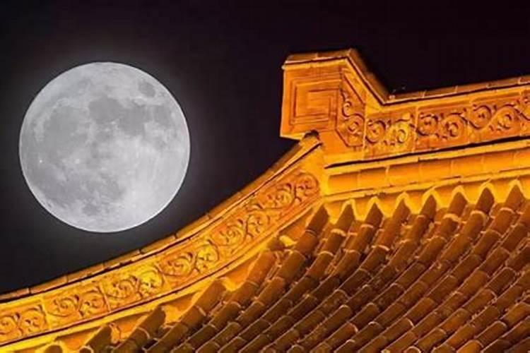 为什么每在农历八月十五时月亮会圆呢
